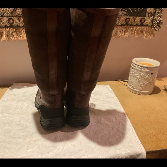 LNWOT UGG Adirondack III Waterproof - Picture 4 of 9